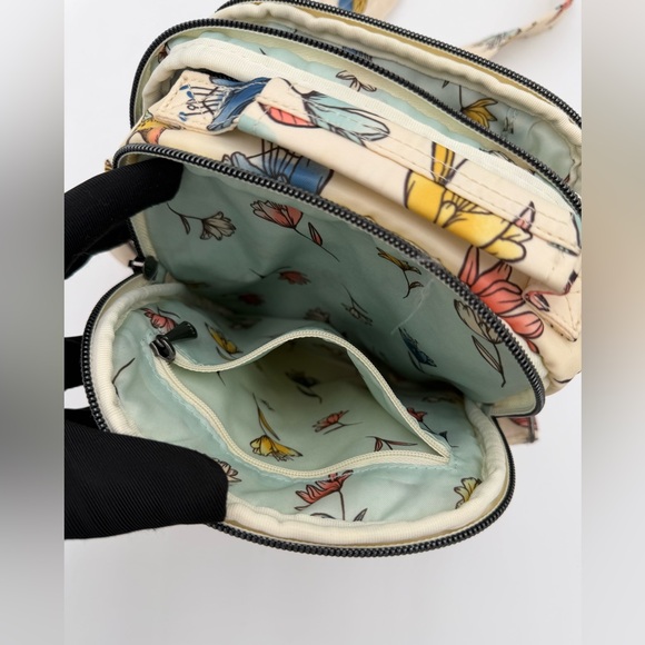 Lug Skeeter Convertible Crossbody in Hummingbird Floral - Picture 3 of 9